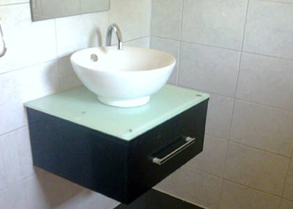 Badezimmer mit Waschbecken aus der Originalgalerie